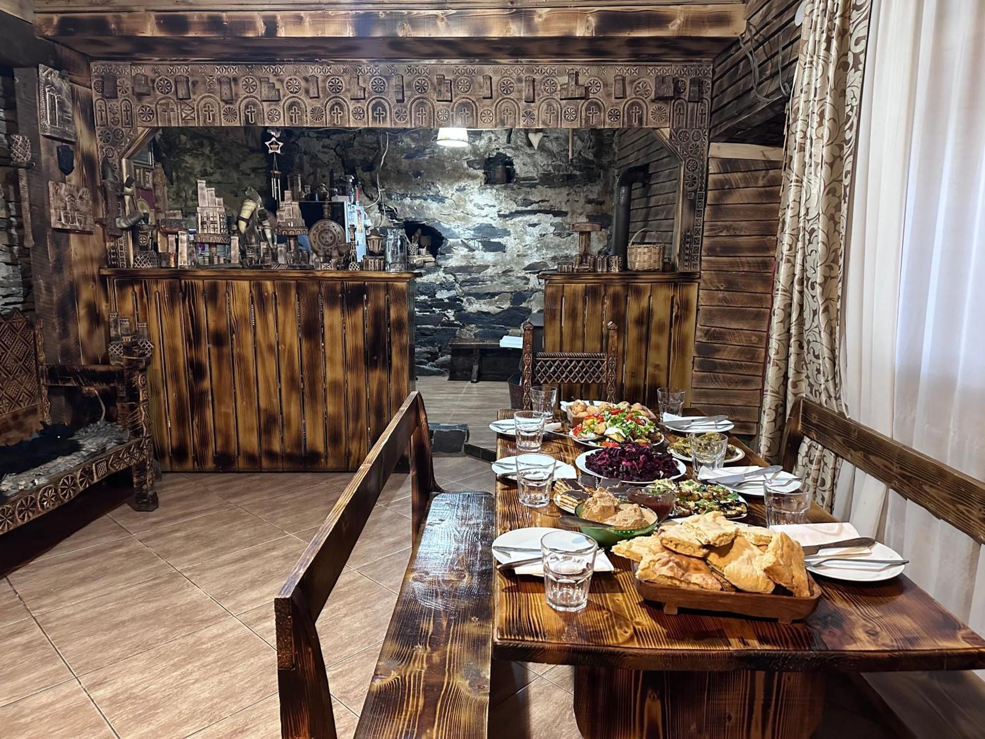 Готель Old House Ушґулі Екстер'єр фото